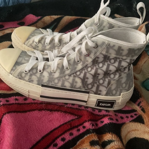 Selling - Picture 4 of 4